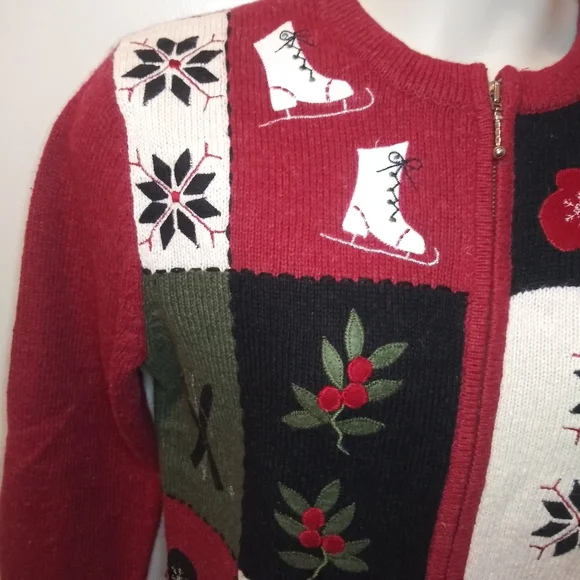 Croft & Barrow Patchwork Front Red, Black & Green Winter Themed Cardigan Sweater - Picture 2 of 9
